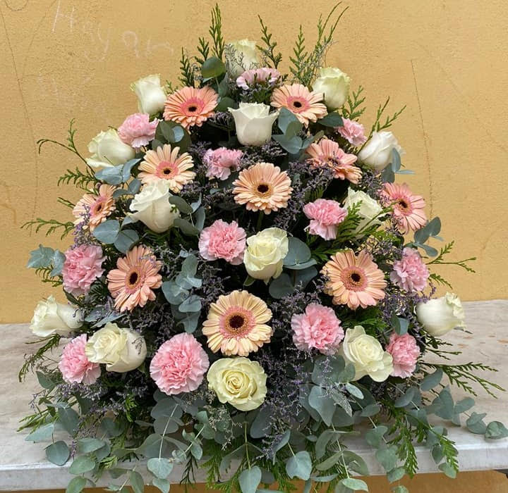 Rosas Claveles y Gerberas