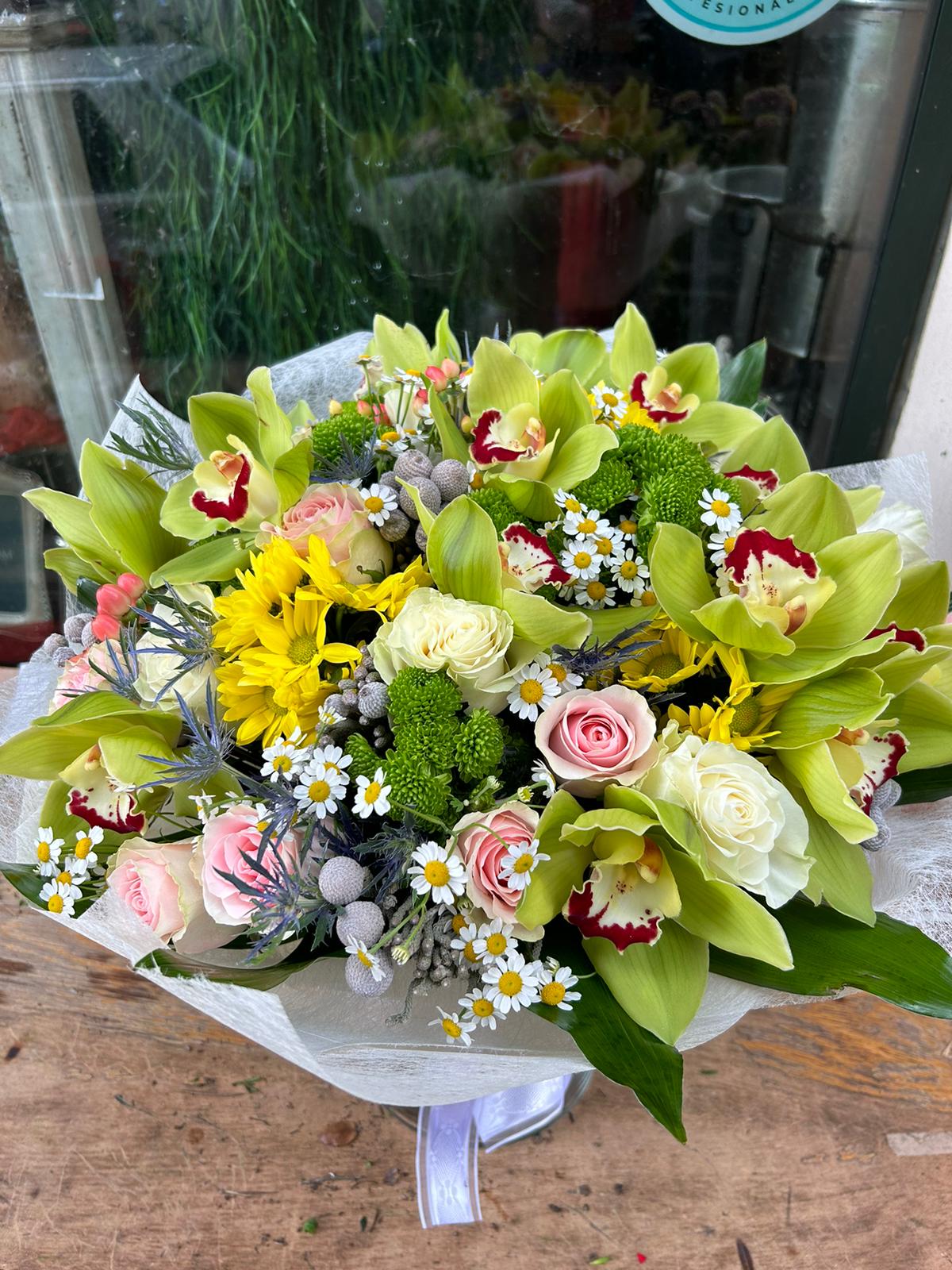 Ramo de rosas blancas y rosas Floristería en Málaga
