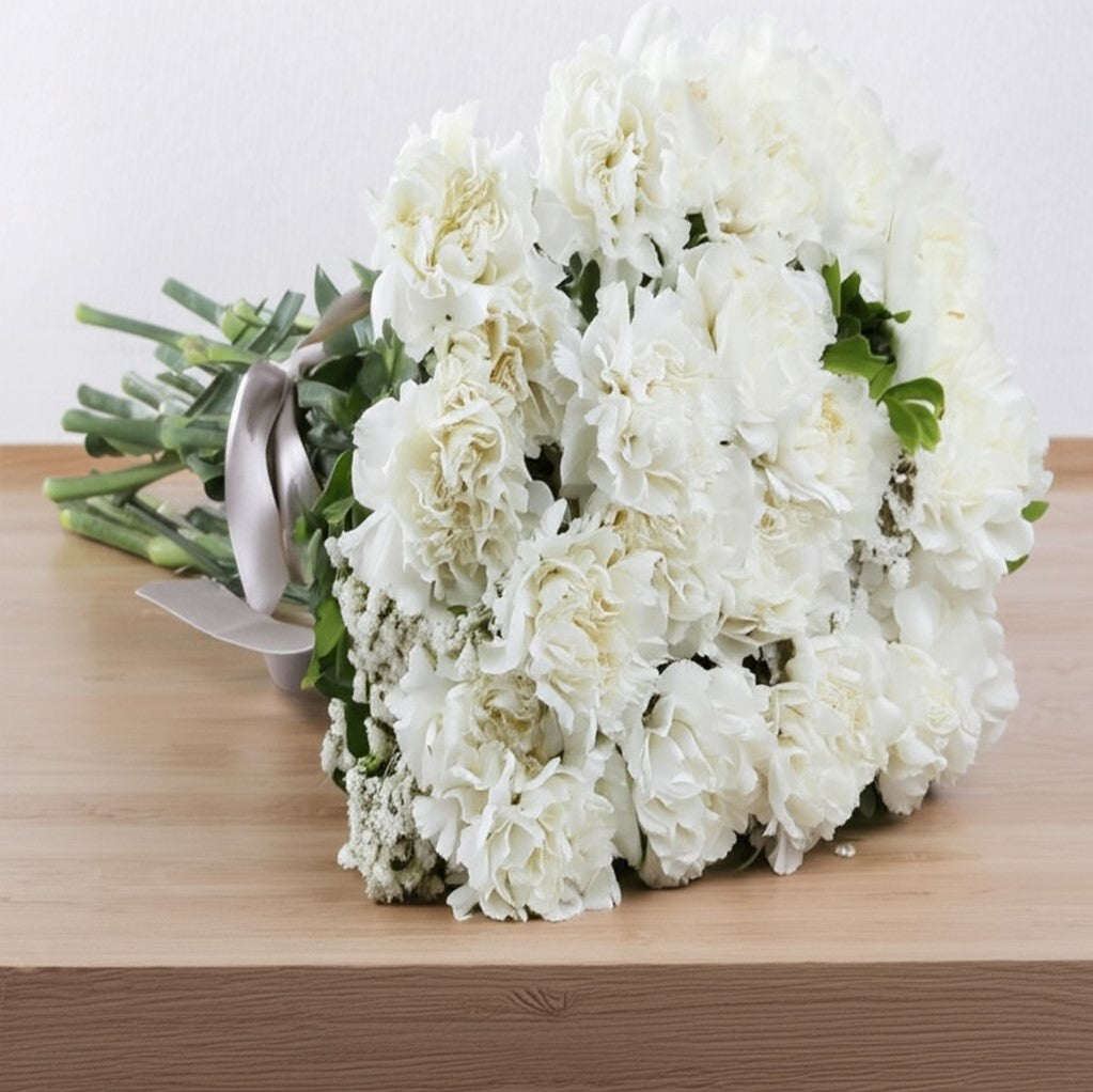 Ramo claveles blanco Floristería en Málaga
