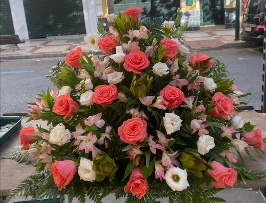 Rosas Lisiantus y Astromelias